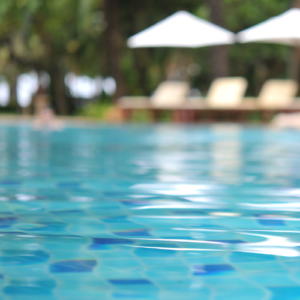 تثبیت شیمی آب استخر؛ چه زمانی به مداخله شیمیایی نیاز داریم؟