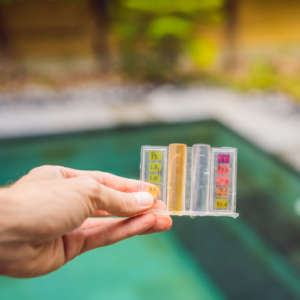 تنظیم pH آب استخر